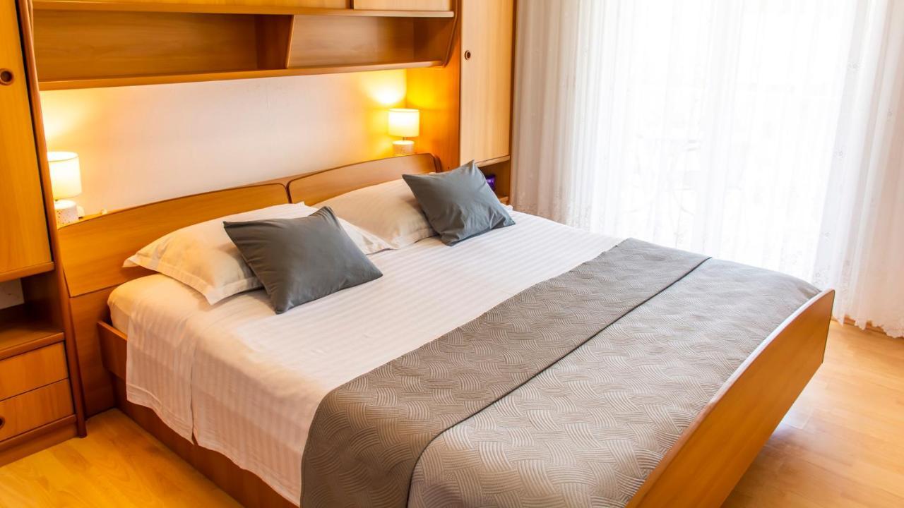 Apartments Curic Трогир Екстериор снимка