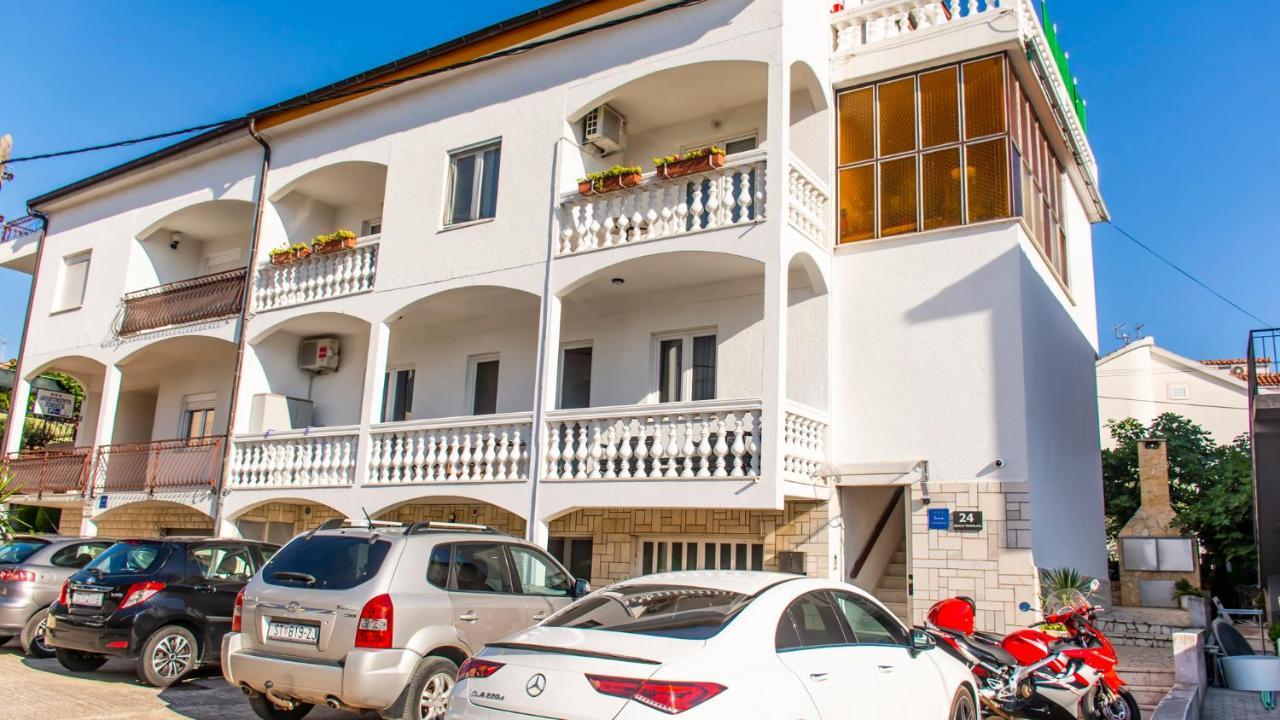 Apartments Curic Трогир Екстериор снимка