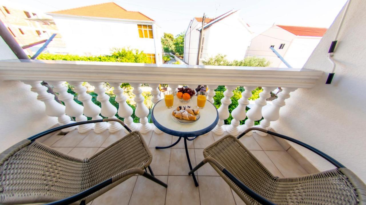 Apartments Curic Трогир Екстериор снимка