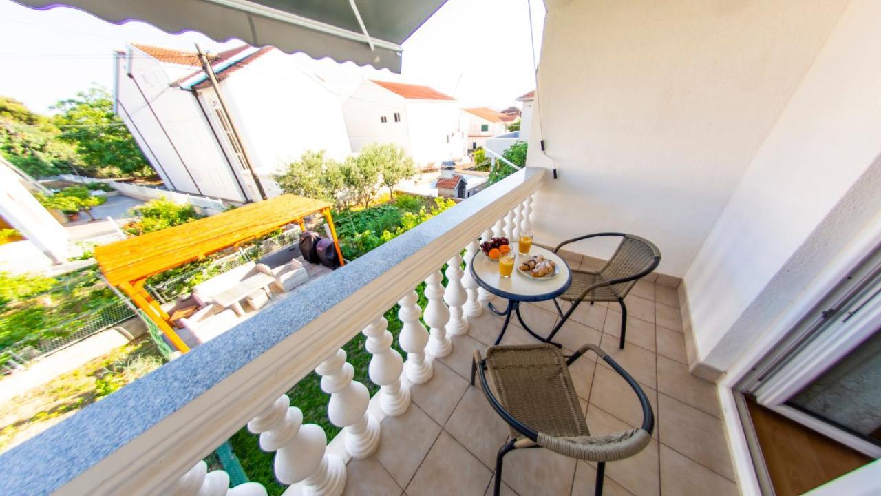 Apartments Curic Трогир Екстериор снимка