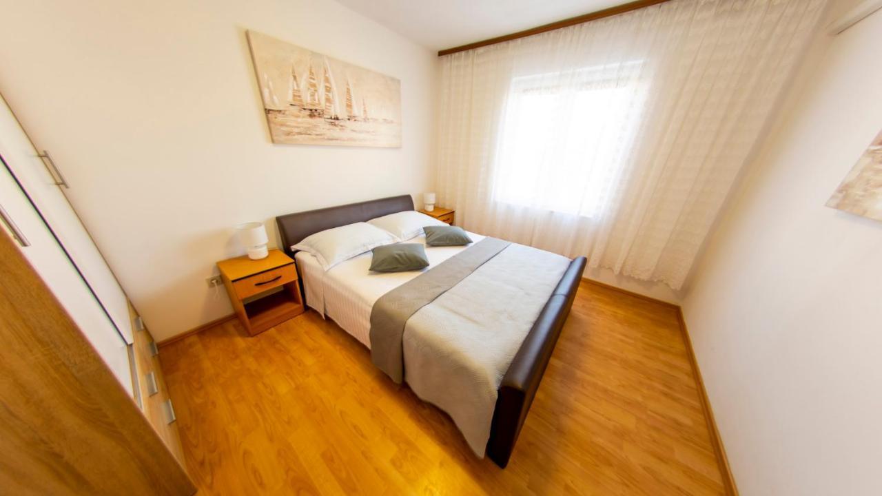 Apartments Curic Трогир Екстериор снимка