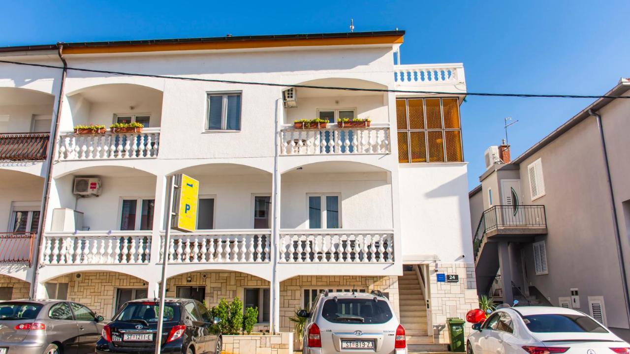 Apartments Curic Трогир Екстериор снимка