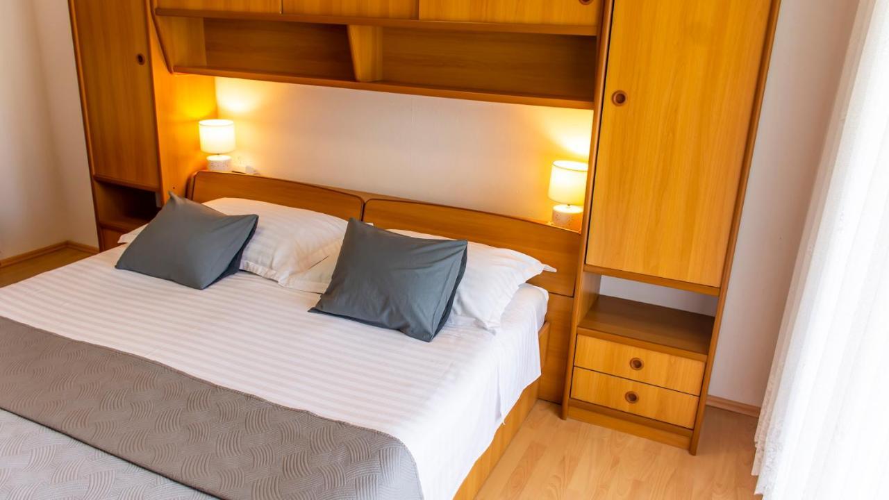Apartments Curic Трогир Екстериор снимка