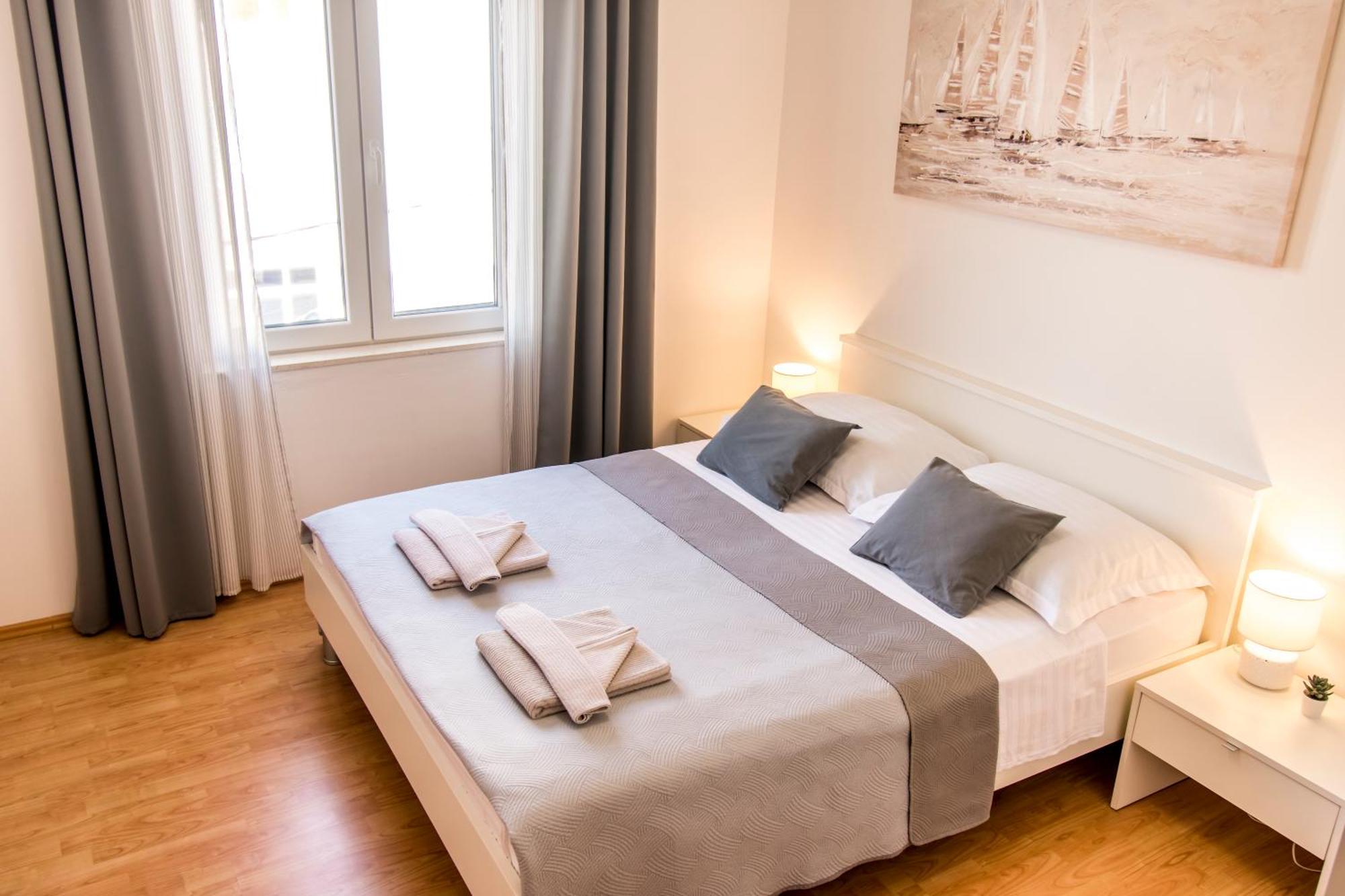 Apartments Curic Трогир Екстериор снимка
