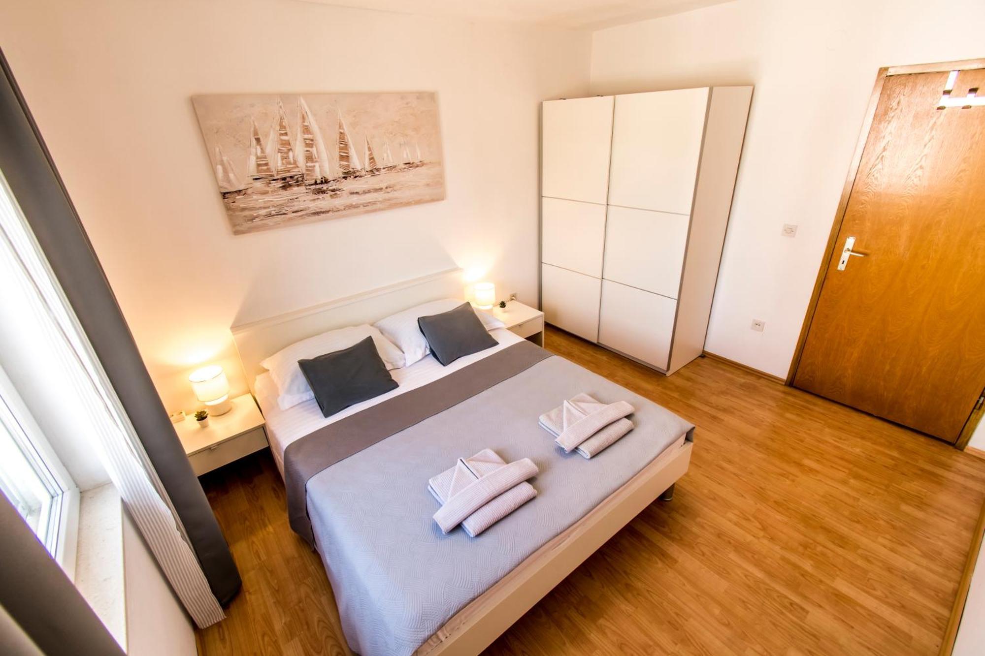 Apartments Curic Трогир Екстериор снимка