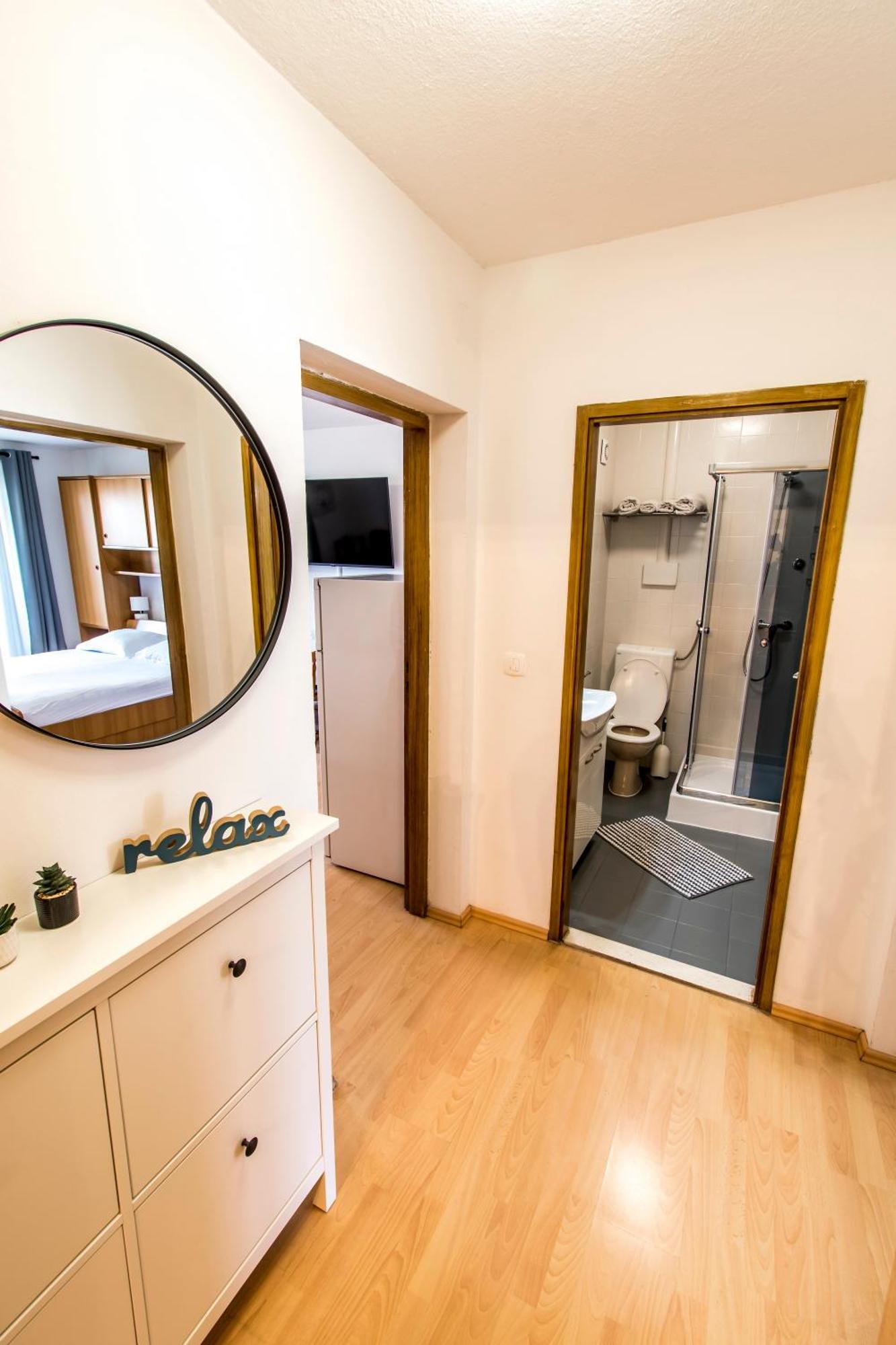 Apartments Curic Трогир Екстериор снимка