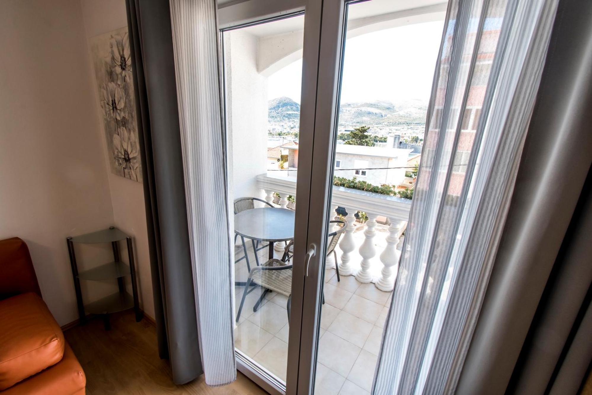 Apartments Curic Трогир Екстериор снимка